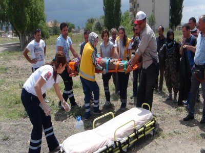 Motosiklet at arabasına çarptı: 1 yaralı