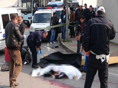 Motosiklet sürücüsünü kask da kurtaramadı