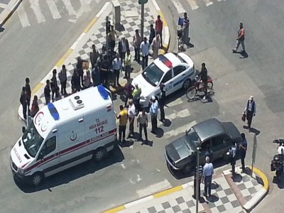 Motosiklet yayaya çarptı: 3 yaralı