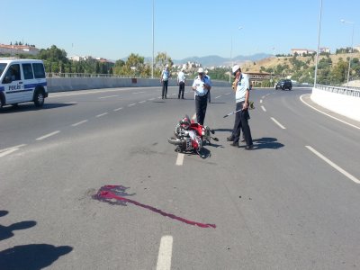 Motosikletteki çiftten kasksız olan hayatını kaybetti