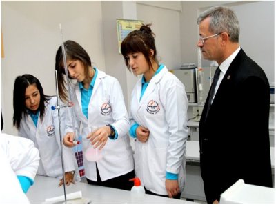 MTOSB ÖZEL ŞİŞECAM LİSESİ`NE BEYAZ BAYRAK