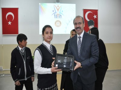 Muş’ta 140 tablet bilgisayar dağıtıldı