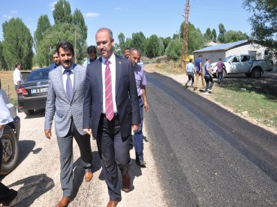 Muş’ta grup köy yollarında asfalt çalışması başlatıldı