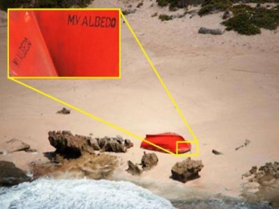 M/V Albedo`Nun Parçaları Sahile Vuruyor