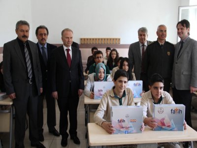 Nevşehir’de tablet bilgisayar dağıtımına başlandı