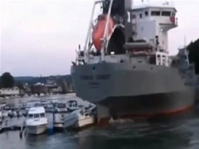 Norveç`Te Yük Gemisi Yatları Parçaladı