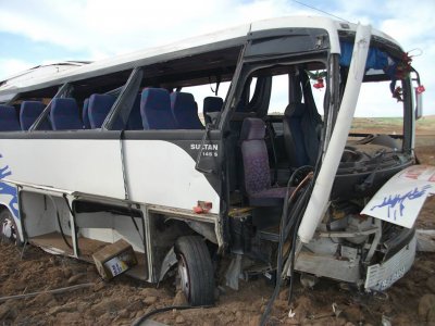 Öğrenci servisi takla attı: 1 ölü, 20 yaralı