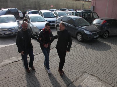 Öğretmeninin bilgisayarını ikinci kez çaldı