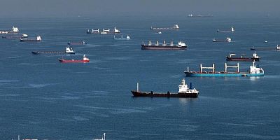 Onlarca gemi İran açıklarında mahsur kaldı