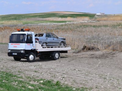Otomobil su kanalı uçtu: 1 ölü