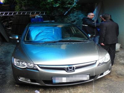 Otomobilin camını kıran hırsızlar, 500 bin lirayı çaldı