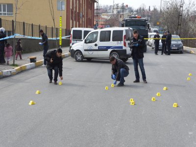 Otomobilinde kurşun yağmuruna tutuldu