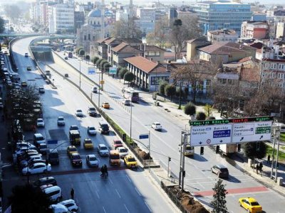 Pertevniyal Yaya Üst Geçidi Yerine Sinyalli Hemzemin Geçit