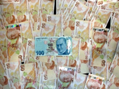 Piyasaya sahte para sürmek isteyen 2 kişi yakalandı