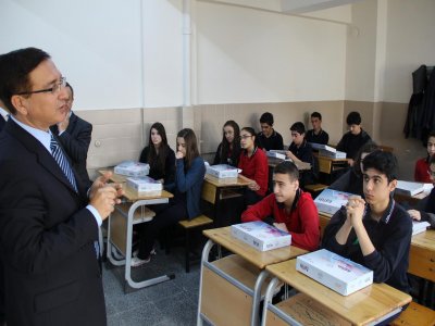 Polatlı’da öğrencilere tablet bilgisayar dağıtıldı