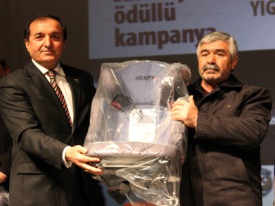 Polise, emniyet kemeri takma zorunluluğu