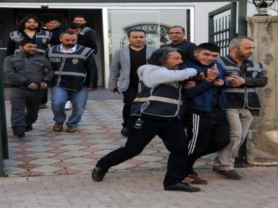 Polisin silahını da çalan hırsızlık çetesi ‘yarasa’ operasyonuyla çökertildi