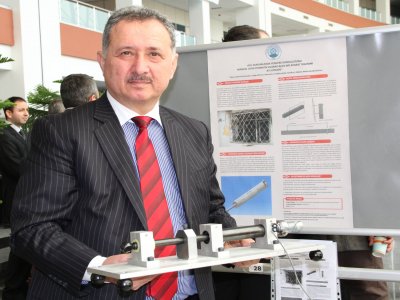 Rektör yeni bir cihaz geliştirdi, yangında korkuluklar kendiliğinden açılacak