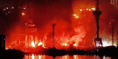 Rus Donanmasına ait iki  gemi füzelerle vuruldu, biri imha edildi-VİDEO