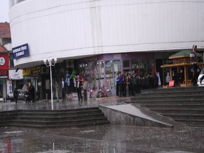 Sağanak yağış Erzincan'da hayatı olumsuz etkiliyor