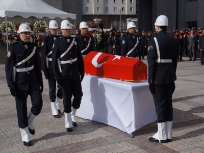 Şehit polis, son yolculuğuna uğurlandı
