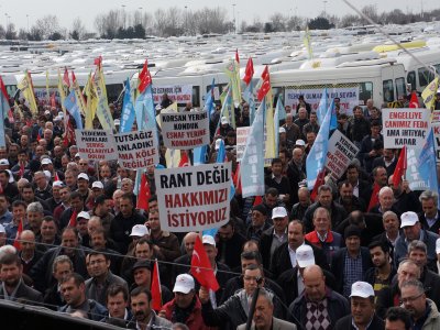 Servisçiler ‘plaka tahdidi’ için eylem yaptı