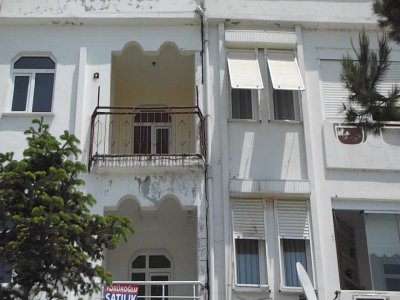 Silivri'de bazı binalarda çatlaklar oluştu