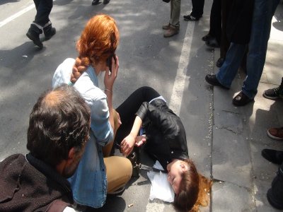Taksim’de üniversiteli kıza otomobil çarptı