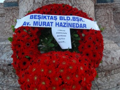 Taksim'e ilk çelenk bırakıldı