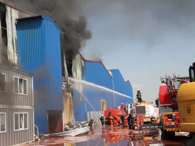 Tekstil Fabrikasındaki Yangın Kontrol Altına Alındı
