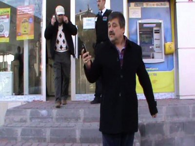 Telefon dolandırıcılarının eline düşmekten amcası kurtardı (Özel)
