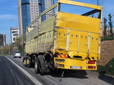 TEM`deki TIR Kazası Trafiği Felç Etti