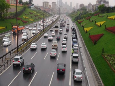 TEM`deki Zincirleme Kaza Trafiği Felç Etti