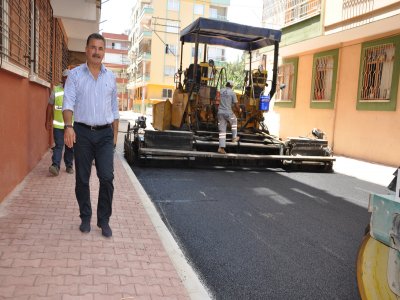 Toroslar'da asfaltlama çalışmaları Osmaniye Mahallesi ile devam ediyor