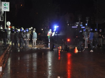 Tunceli’de polis karakoluna molotof ve taşlı saldırı