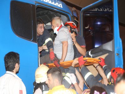 Tünel içerisinde TIR'lar kaza yaptı, otoyolda trafik bir saat durdu