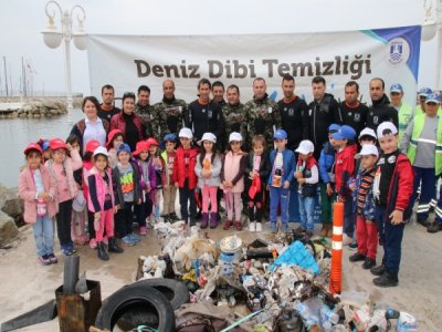 TURGUTREİS SAHİLİ TEMİZLENDİ