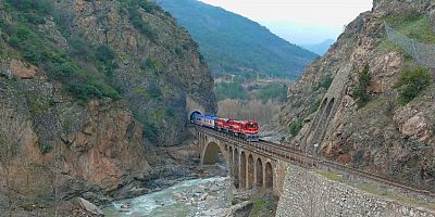 TURİSTİK KARAELMAS TRENİ SONBAHAR SEFERLERİNE BAŞLIYOR