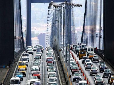 TÜRKİYE YILDA 34 SAATİNİ TRAFİKTE GEÇİRİYOR