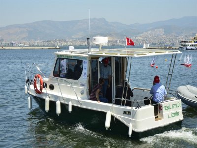 Türkiye`nin İlk Elektrikli Teknesi Denize İndirildi
