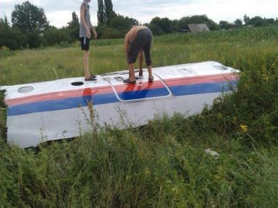 Ukrayna’da Düşen Yolcu Uçağı İle İlgili Taraflar Birbirini Suçluyor