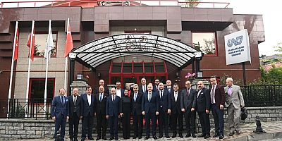 ULAŞTIRMA BAKANI KARAİSMAİLOĞLU UlUSLARARASI  NAKLİYECİLER DERNEĞİ  YÖNETİMİ İLE  İSTANBUL’ DA BİR ARAYA GELDİ