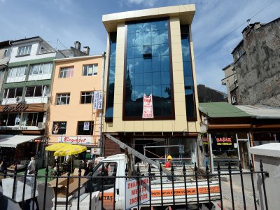 Ünlü Cadde'de yenileme çalışmaları sürüyor
