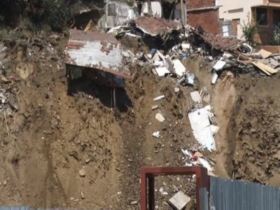 Üsküdar`da Toprak Kaymaları Devam Ediyor
