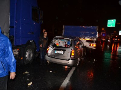 Yağmurun Kayganlaştırdığı Yolda Zincirleme Kaza