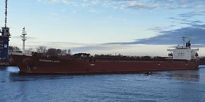 Yemen Açıklarında Şüpheli Tekneler Dökme Yük Gemisine Yaklaştı