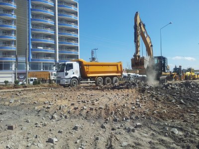 Yol yapım çalışmaları nedeniyle trafikte tehlike yaşanıyor