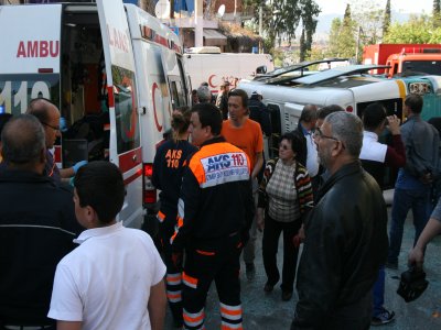 Yolcu minibüsü devrildi: 5 yaralı