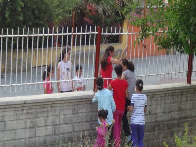 Yolu kısaltmak için ölümü göze alıyorlar