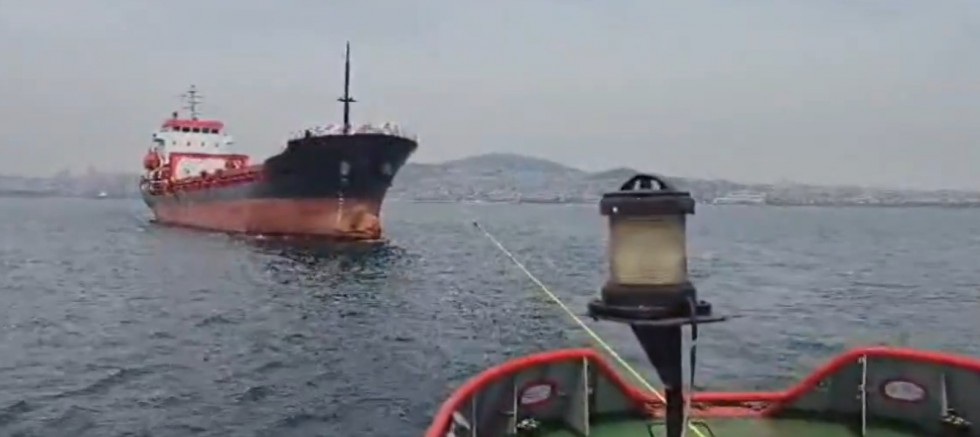 Tuzla Demir Sahası’nda Arızalanan Yük Gemisi Güvenle Demirletildi